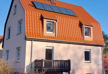 Wohnhaus mit drei Wohnungen
