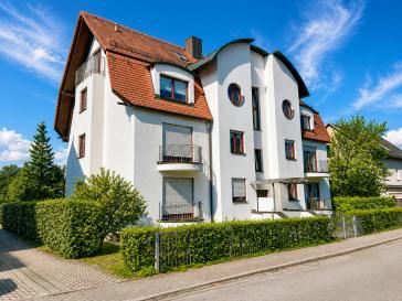 CHARMANTE 3-RAUM WOHNUNG MIT ZWEI BALKONEN IN RUHIGER LAGE