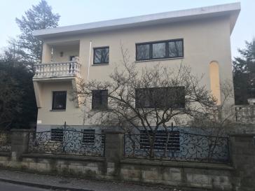 Ein Mehrfamilien-Villenhaus (Mehrgenerationen) mit weiterem Wohnraumpotenzial, Wohnen und Gewerbe in einem, hochwertige Ausstattungen, in Berlin-Grunewald Westend, direkt am Wald gelegen