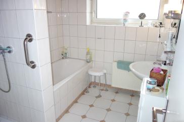 EINFAMILIEN-REIHENMITTELHAUS PARKETT 4 ZIMMER MOD. BÄDER+G-WC GARTEN TERRASSE GARAGE IN HASSELS – Düsseldorf – Vorschaubild 20