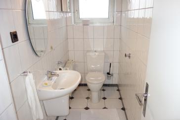 EINFAMILIEN-REIHENMITTELHAUS PARKETT 4 ZIMMER MOD. BÄDER+G-WC GARTEN TERRASSE GARAGE IN HASSELS – Düsseldorf – Vorschaubild 23