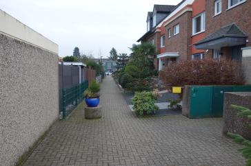 EINFAMILIEN-REIHENMITTELHAUS PARKETT 4 ZIMMER MOD. BÄDER+G-WC GARTEN TERRASSE GARAGE IN HASSELS – Düsseldorf – Vorschaubild 36