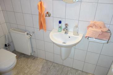 EINFAMILIEN-REIHENMITTELHAUS PARKETT 4 ZIMMER MOD. BÄDER+G-WC GARTEN TERRASSE GARAGE IN HASSELS – Düsseldorf – Vorschaubild 7
