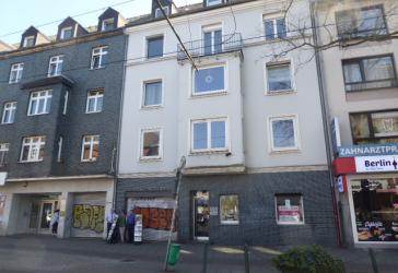 BEZUGSFREI IN 1A-LAGE RATH/WESTFALENSTR. 8 RÄUME+2 BÄDER+WC KOMPLETT LAMINAT 3 EINGÄNGE ERDGESCHOSS