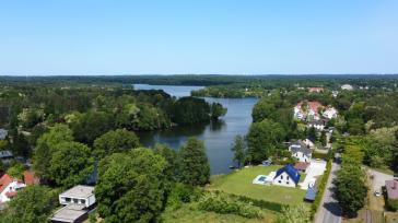 Einfamilienhaus mit großem, exklusiven Wassergrundstück, private Badestelle, Pool, hochwertige Ausstattung, sehr viele Extras, direkt am Motzener See – Mittenwalde, Motzen – Bild 1 von 51
