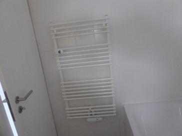 EXKLUSIV TEILSANIERT BALKON WANNENBAD SEPARATES WC KOMPLETT LAMINAT 2 PKW-STELLPLÄTZE 2. OG OBERBILK – 40227 Düsseldorf – Vorschaubild 7
