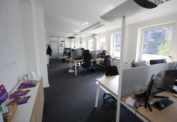 ZENTRUM PROVISIONSFREI 7 RAUM BÜRO+SEPARATE KÜCHE 2 DAMEN-/+HERREN-WC´S PKW-STELLPLÄTZE 5.OG/AUFZUG