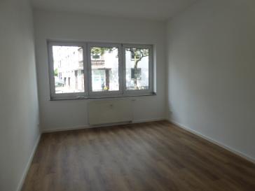 EXKLUSIV NACH TOTALSANIERUNG MIT BALKON NEUES WANNENBAD SEP. WC KOMPL. VINYL HOCHPARTERRE OBERBILK – 40227 Düsseldorf – Vorschaubild 3