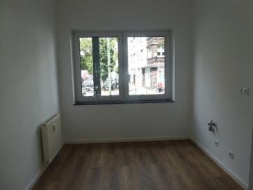EXKLUSIV NACH TOTALSANIERUNG MIT BALKON NEUES WANNENBAD SEP. WC KOMPL. VINYL HOCHPARTERRE OBERBILK – 40227 Düsseldorf – Vorschaubild 4