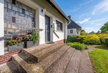 Viel Platz, viele Möglichkeiten - Gepflegtes Zweifamilienhaus mit großem Garten & Garage – Ammersbek – Vorschaubild 13