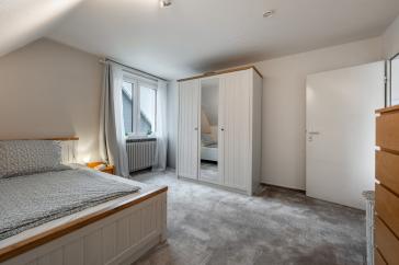 Viel Platz, viele Möglichkeiten - Gepflegtes Zweifamilienhaus mit großem Garten & Garage – Ammersbek – Vorschaubild 7