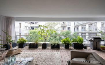 Ein Unikat in Berlin-in der Bauart und in seiner Innen-Architektur! Hochwertig durchdacht, große 4 Zimmer-Loft-Wohnung am Wasser-Ufer, überdachte große Terrasse zur grünen Innenhofanlage, Carlift-eigener Stellplatz direkt neben der Wohnung, viele Features – 10999 Berlin – Vorschaubild 2