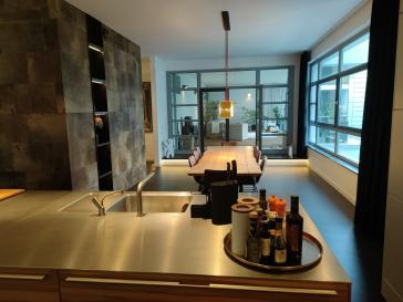 Ein Unikat in Berlin-in der Bauart und in seiner Innen-Architektur! Hochwertig durchdacht, große 4 Zimmer-Loft-Wohnung am Wasser-Ufer, überdachte große Terrasse zur grünen Innenhofanlage, Carlift-eigener Stellplatz direkt neben der Wohnung, viele Features – 10999 Berlin – Vorschaubild 22