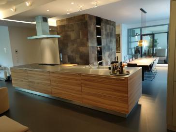 Ein Unikat in Berlin-in der Bauart und in seiner Innen-Architektur! Hochwertig durchdacht, große 4 Zimmer-Loft-Wohnung am Wasser-Ufer, überdachte große Terrasse zur grünen Innenhofanlage, Carlift-eigener Stellplatz direkt neben der Wohnung, viele Features – 10999 Berlin – Vorschaubild 23