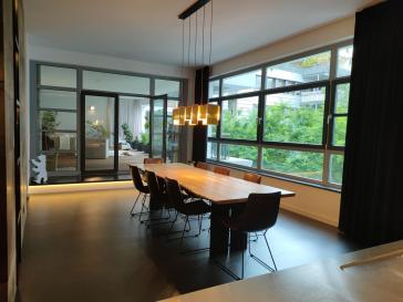 Ein Unikat in Berlin-in der Bauart und in seiner Innen-Architektur! Hochwertig durchdacht, große 4 Zimmer-Loft-Wohnung am Wasser-Ufer, überdachte große Terrasse zur grünen Innenhofanlage, Carlift-eigener Stellplatz direkt neben der Wohnung, viele Features – 10999 Berlin – Vorschaubild 25