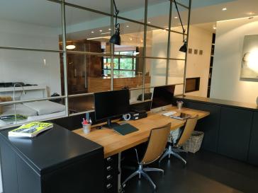 Ein Unikat in Berlin-in der Bauart und in seiner Innen-Architektur! Hochwertig durchdacht, große 4 Zimmer-Loft-Wohnung am Wasser-Ufer, überdachte große Terrasse zur grünen Innenhofanlage, Carlift-eigener Stellplatz direkt neben der Wohnung, viele Features – 10999 Berlin – Vorschaubild 27