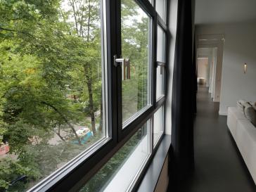 Ein Unikat in Berlin-in der Bauart und in seiner Innen-Architektur! Hochwertig durchdacht, große 4 Zimmer-Loft-Wohnung am Wasser-Ufer, überdachte große Terrasse zur grünen Innenhofanlage, Carlift-eigener Stellplatz direkt neben der Wohnung, viele Features – 10999 Berlin – Vorschaubild 29