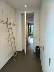 Ein Unikat in Berlin-in der Bauart und in seiner Innen-Architektur! Hochwertig durchdacht, große 4 Zimmer-Loft-Wohnung am Wasser-Ufer, überdachte große Terrasse zur grünen Innenhofanlage, Carlift-eigener Stellplatz direkt neben der Wohnung, viele Features – 10999 Berlin – Vorschaubild 32