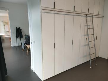 Ein Unikat in Berlin-in der Bauart und in seiner Innen-Architektur! Hochwertig durchdacht, große 4 Zimmer-Loft-Wohnung am Wasser-Ufer, überdachte große Terrasse zur grünen Innenhofanlage, Carlift-eigener Stellplatz direkt neben der Wohnung, viele Features – 10999 Berlin – Vorschaubild 33