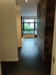 Ein Unikat in Berlin-in der Bauart und in seiner Innen-Architektur! Hochwertig durchdacht, große 4 Zimmer-Loft-Wohnung am Wasser-Ufer, überdachte große Terrasse zur grünen Innenhofanlage, Carlift-eigener Stellplatz direkt neben der Wohnung, viele Features – 10999 Berlin – Vorschaubild 34