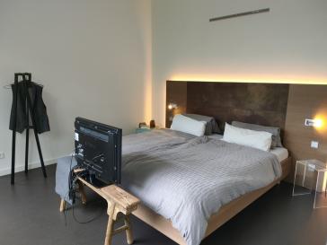 Ein Unikat in Berlin-in der Bauart und in seiner Innen-Architektur! Hochwertig durchdacht, große 4 Zimmer-Loft-Wohnung am Wasser-Ufer, überdachte große Terrasse zur grünen Innenhofanlage, Carlift-eigener Stellplatz direkt neben der Wohnung, viele Features – 10999 Berlin – Vorschaubild 35