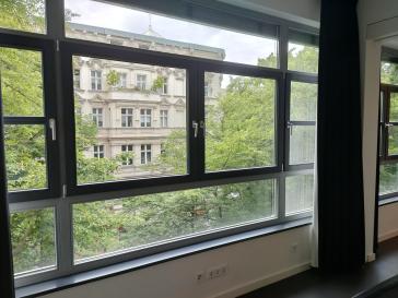 Ein Unikat in Berlin-in der Bauart und in seiner Innen-Architektur! Hochwertig durchdacht, große 4 Zimmer-Loft-Wohnung am Wasser-Ufer, überdachte große Terrasse zur grünen Innenhofanlage, Carlift-eigener Stellplatz direkt neben der Wohnung, viele Features – 10999 Berlin – Vorschaubild 36