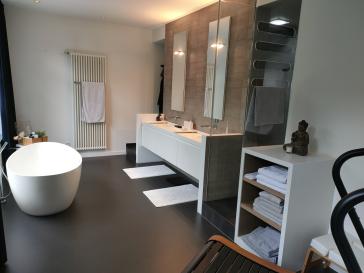 Ein Unikat in Berlin-in der Bauart und in seiner Innen-Architektur! Hochwertig durchdacht, große 4 Zimmer-Loft-Wohnung am Wasser-Ufer, überdachte große Terrasse zur grünen Innenhofanlage, Carlift-eigener Stellplatz direkt neben der Wohnung, viele Features – 10999 Berlin – Vorschaubild 37