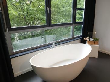 Ein Unikat in Berlin-in der Bauart und in seiner Innen-Architektur! Hochwertig durchdacht, große 4 Zimmer-Loft-Wohnung am Wasser-Ufer, überdachte große Terrasse zur grünen Innenhofanlage, Carlift-eigener Stellplatz direkt neben der Wohnung, viele Features – 10999 Berlin – Vorschaubild 38