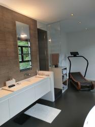 Ein Unikat in Berlin-in der Bauart und in seiner Innen-Architektur! Hochwertig durchdacht, große 4 Zimmer-Loft-Wohnung am Wasser-Ufer, überdachte große Terrasse zur grünen Innenhofanlage, Carlift-eigener Stellplatz direkt neben der Wohnung, viele Features – 10999 Berlin – Vorschaubild 42
