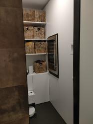 Ein Unikat in Berlin-in der Bauart und in seiner Innen-Architektur! Hochwertig durchdacht, große 4 Zimmer-Loft-Wohnung am Wasser-Ufer, überdachte große Terrasse zur grünen Innenhofanlage, Carlift-eigener Stellplatz direkt neben der Wohnung, viele Features – 10999 Berlin – Vorschaubild 44