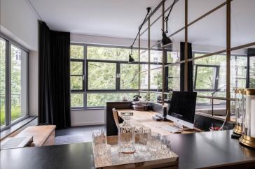 Ein Unikat in Berlin-in der Bauart und in seiner Innen-Architektur! Hochwertig durchdacht, große 4 Zimmer-Loft-Wohnung am Wasser-Ufer, überdachte große Terrasse zur grünen Innenhofanlage, Carlift-eigener Stellplatz direkt neben der Wohnung, viele Features – 10999 Berlin – Vorschaubild 6