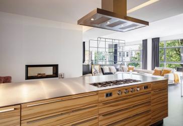 Ein Unikat in Berlin-in der Bauart und in seiner Innen-Architektur! Hochwertig durchdacht, große 4 Zimmer-Loft-Wohnung am Wasser-Ufer, überdachte große Terrasse zur grünen Innenhofanlage, Carlift-eigener Stellplatz direkt neben der Wohnung, viele Features – 10999 Berlin – Vorschaubild 7