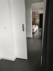 Ein Unikat in Berlin-in der Bauart und in seiner Innen-Architektur! Hochwertig durchdacht, große 4 Zimmer-Loft-Wohnung am Wasser-Ufer, überdachte große Terrasse zur grünen Innenhofanlage, Carlift-eigener Stellplatz direkt neben der Wohnung, viele Features – 10999 Berlin – Vorschaubild 67