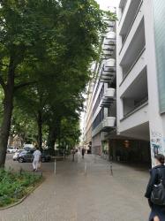 Ein Unikat in Berlin-in der Bauart und in seiner Innen-Architektur! Hochwertig durchdacht, große 4 Zimmer-Loft-Wohnung am Wasser-Ufer, überdachte große Terrasse zur grünen Innenhofanlage, Carlift-eigener Stellplatz direkt neben der Wohnung, viele Features – 10999 Berlin – Vorschaubild 69