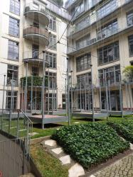 Ein Unikat in Berlin-in der Bauart und in seiner Innen-Architektur! Hochwertig durchdacht, große 4 Zimmer-Loft-Wohnung am Wasser-Ufer, überdachte große Terrasse zur grünen Innenhofanlage, Carlift-eigener Stellplatz direkt neben der Wohnung, viele Features – 10999 Berlin – Vorschaubild 75