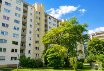 Attraktive 3-Zimmer-Wohnung mitsonnigen Balkonen, Tiefgarage & Außenstellplatz