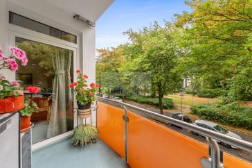 Lindenthaler Wohntraum: Stilvolle 3-Zimmer-Wohnung mit sonniger Loggia und Blick ins Grüne – 50935 Köln – Vorschaubild 4