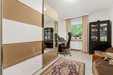 Lindenthaler Wohntraum: Stilvolle 3-Zimmer-Wohnung mit sonniger Loggia und Blick ins Grüne – 50935 Köln – Vorschaubild 5