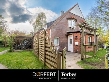 Wohnen im Grünen: Gepflegte Erdgeschosswohnung mit eigenem Garten in Bergstedt