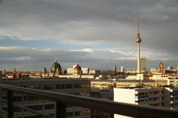 4-Zimmer-Wohnung, 2 Loggien mit weitem Ausblick, beste Infrastruktur, derzeit vermietet, Eigenbedarf möglich, oder Bezugsfrei in Absprache – Berlin – Bild 1 von 48