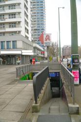 4-Zimmer-Wohnung, 2 Loggien mit weitem Ausblick, beste Infrastruktur, derzeit vermietet, Eigenbedarf möglich, oder Bezugsfrei in Absprache – Berlin – Vorschaubild 2