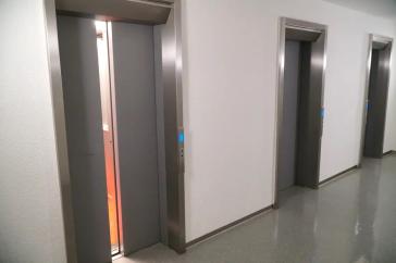 4-Zimmer-Wohnung, 2 Loggien mit weitem Ausblick, beste Infrastruktur, derzeit vermietet, Eigenbedarf möglich, oder Bezugsfrei in Absprache – Berlin – Vorschaubild 24
