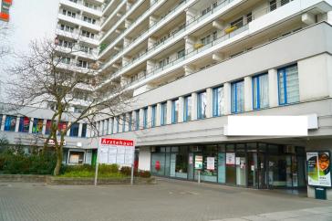 4-Zimmer-Wohnung, 2 Loggien mit weitem Ausblick, beste Infrastruktur, derzeit vermietet, Eigenbedarf möglich, oder Bezugsfrei in Absprache – Berlin – Vorschaubild 4