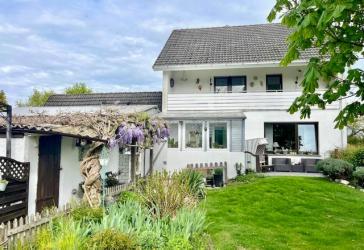 Ländl. gel. 2-Fam. Haus (2 ETW) m. Blick ins Grüne wunderschönes gr. GS Teich 33428 Marienfeld