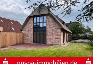 Erstbezug! Modernes Wohnen unter Reet!