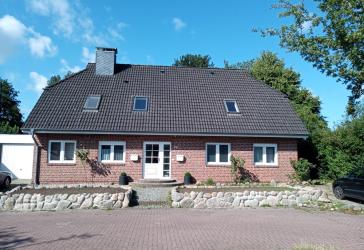 Helle und großzügige 3,5 Zi. Dachgeschosswhng. im Zweifamilienhaus – Gepflegt,modernisiert, ruhig