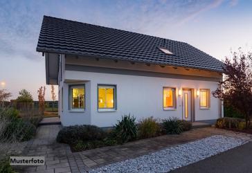 Wohnhaus mit Kellergarage - provisionsfrei
