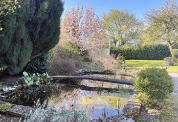 Solide Substanz, jede Menge Platz, wunderschöner Garten