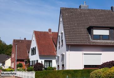 2-Familienhaus mit Nebengebäude