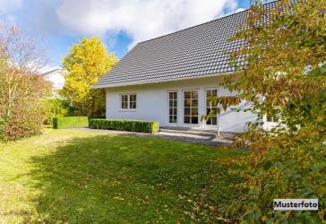 Freistehender kleiner Bungalow mit Terrasse + provisionsfrei +